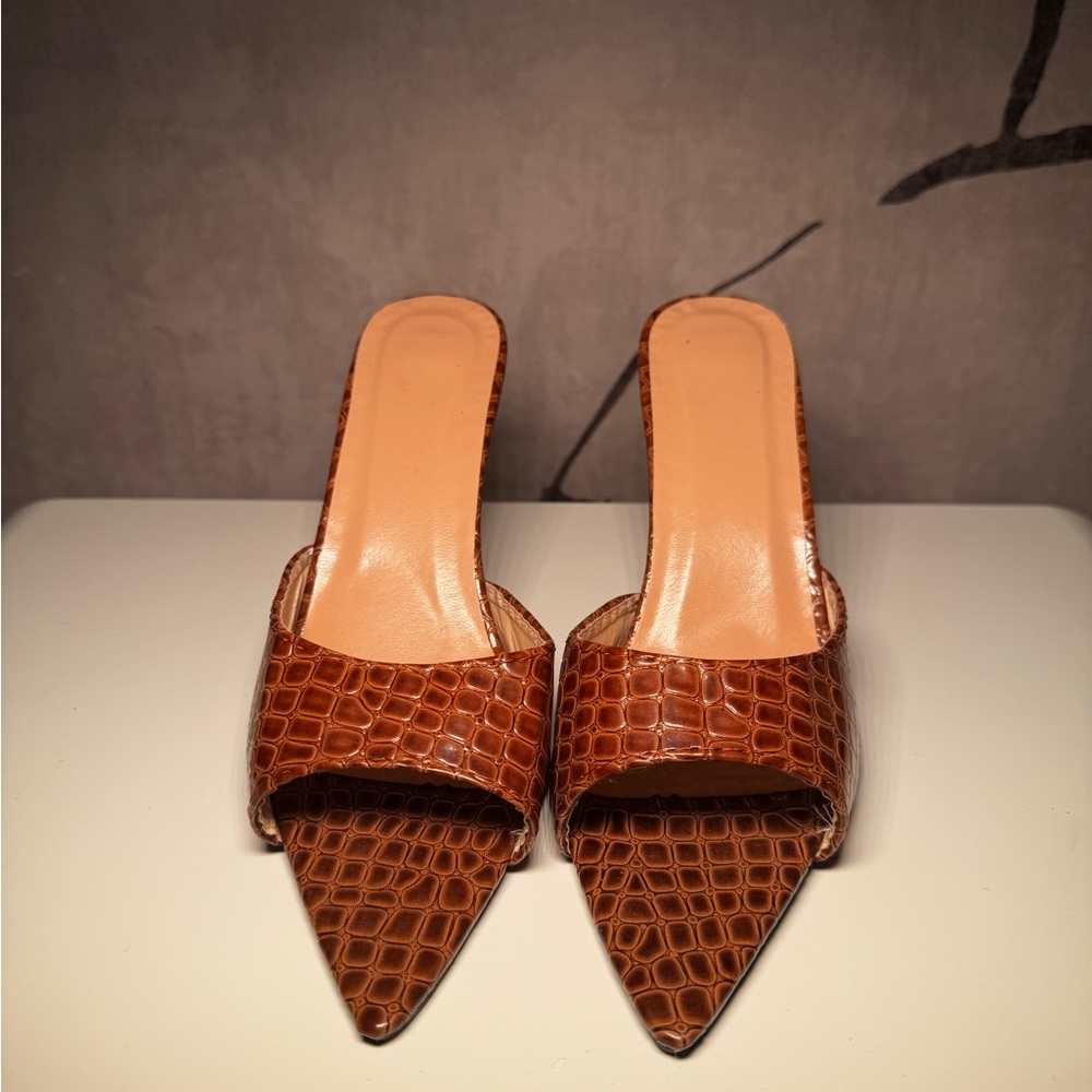 Elegant Brown Croc-Embossed Women's heels